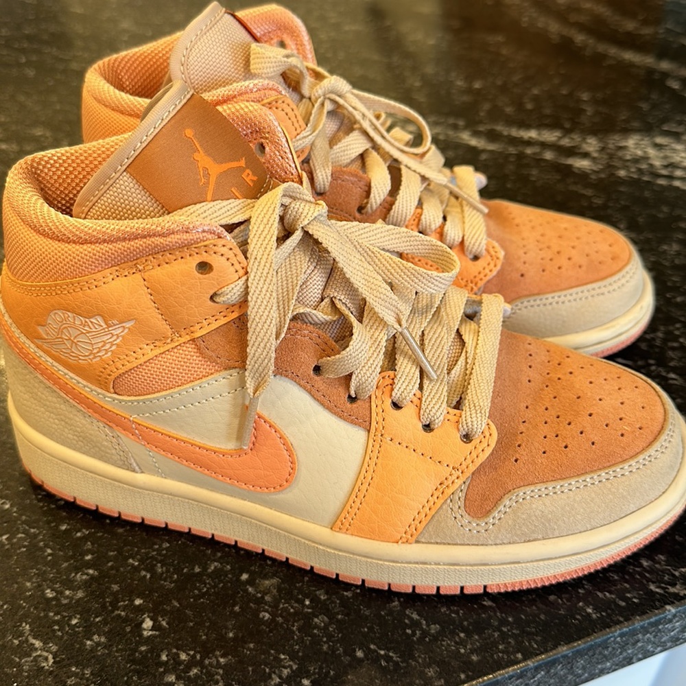 Jordan 1 Mid - Picture 4 of 12